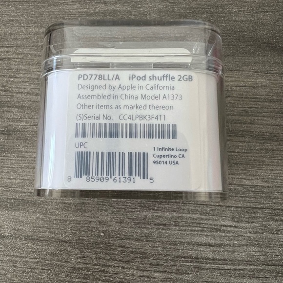 Apple iPod Shuffle 4th Generation 2GB - Picture 3 of 5